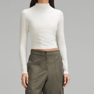 Aligned Mockneck Long- sleeved shirt